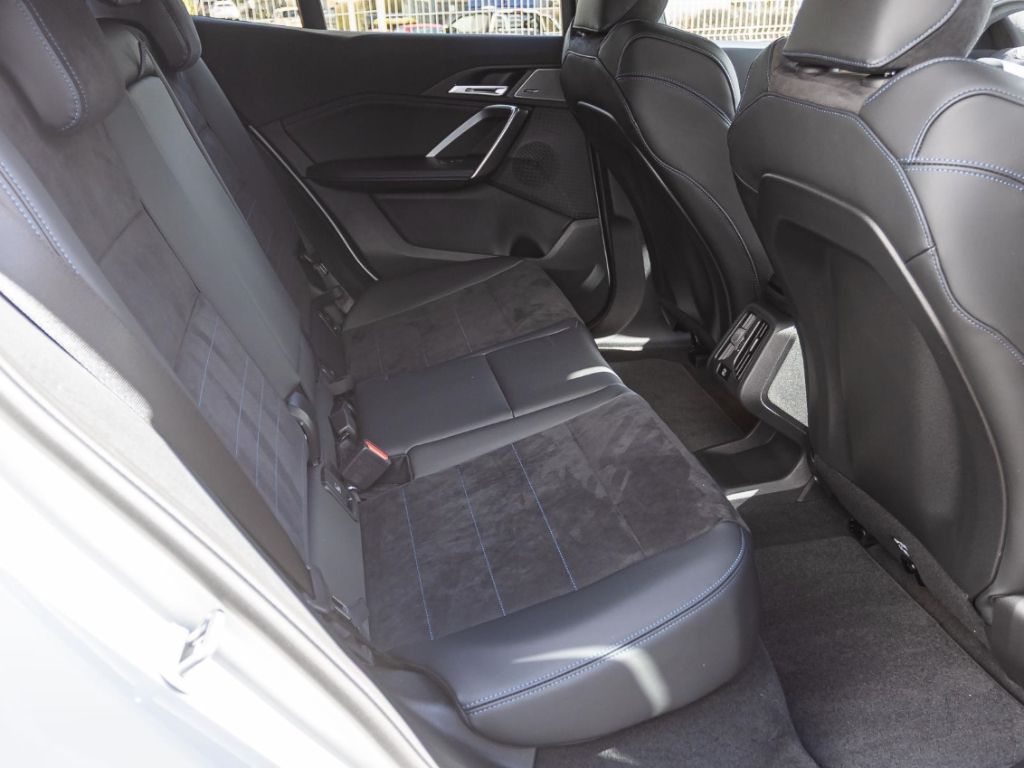 BMW iX2 - Bild 16
