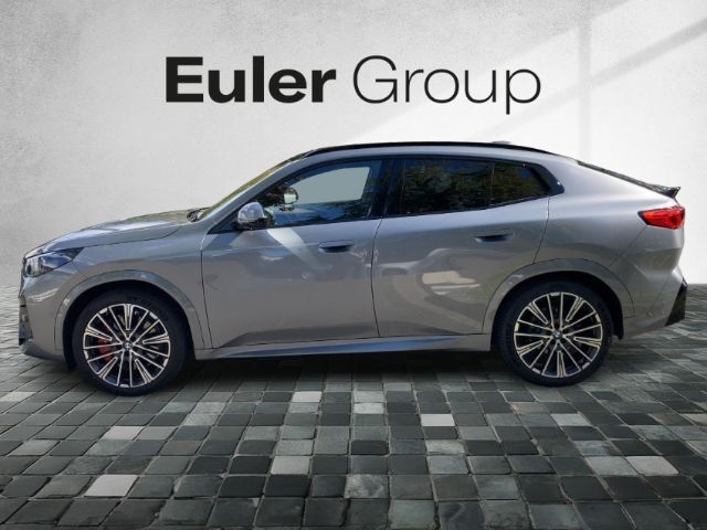 BMW iX2 xDrive30 M-Sport-Pro Pano AHK 20'' Iconic ad foto 2