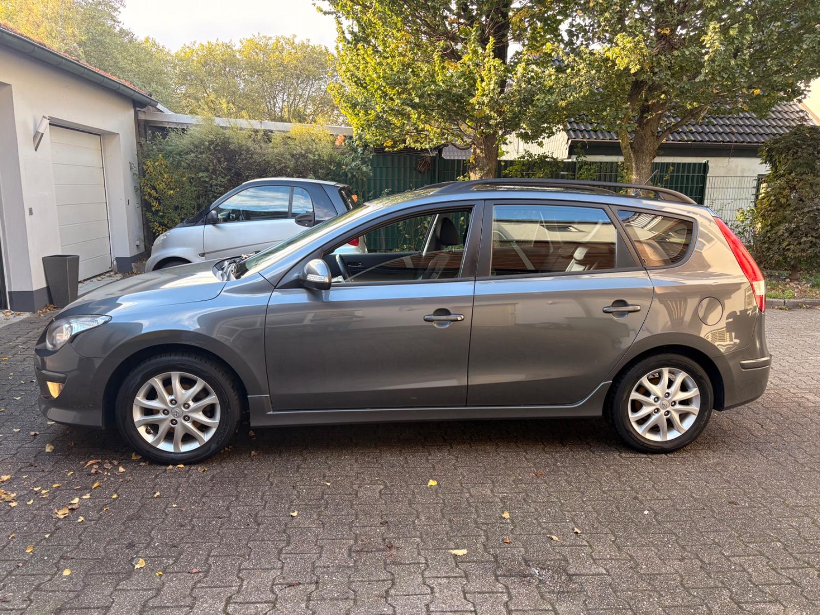 Hyundai i30 2011 — салон
