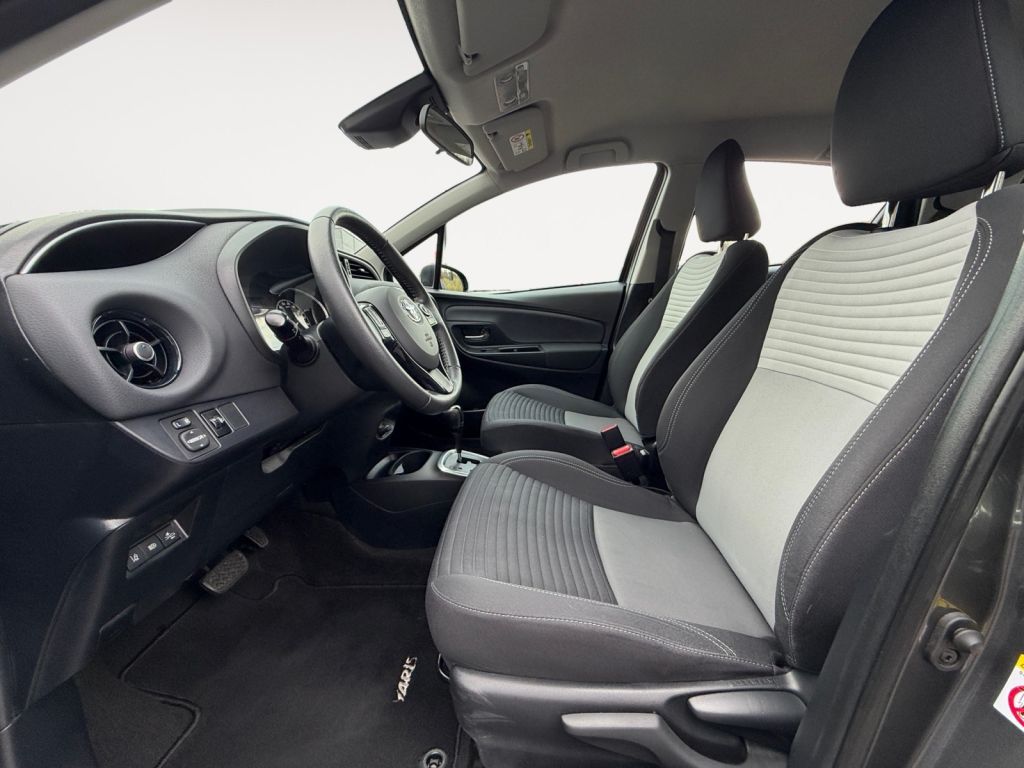 Fahrzeugabbildung Toyota Yaris Hybrid 1.5 VVT-i Team Deutschland