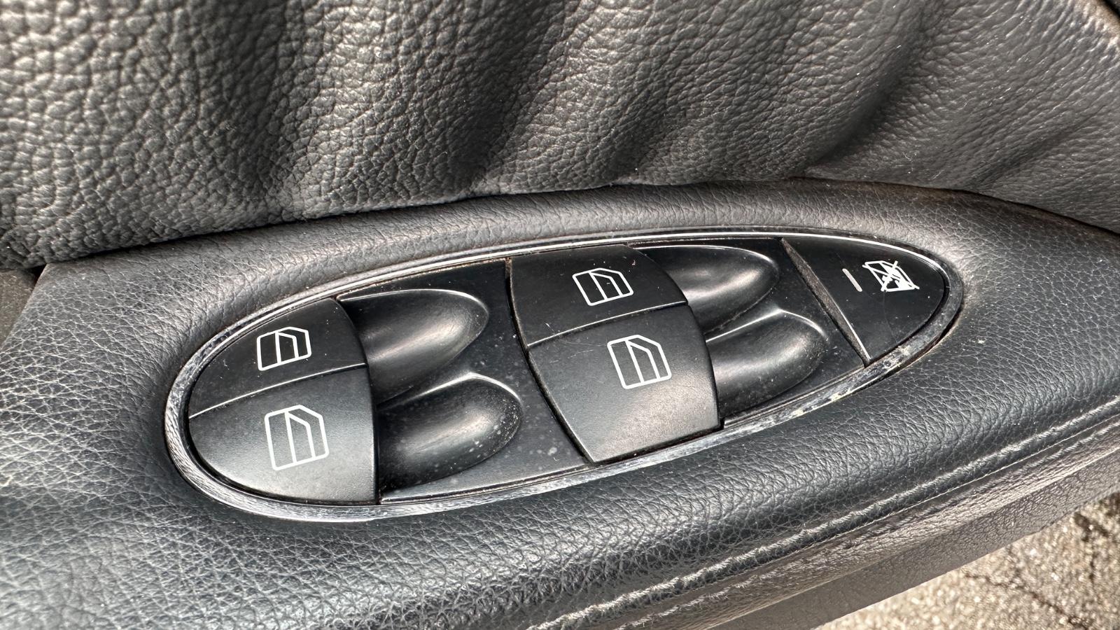 Mercedes-Benz E240 2005 — photo 28