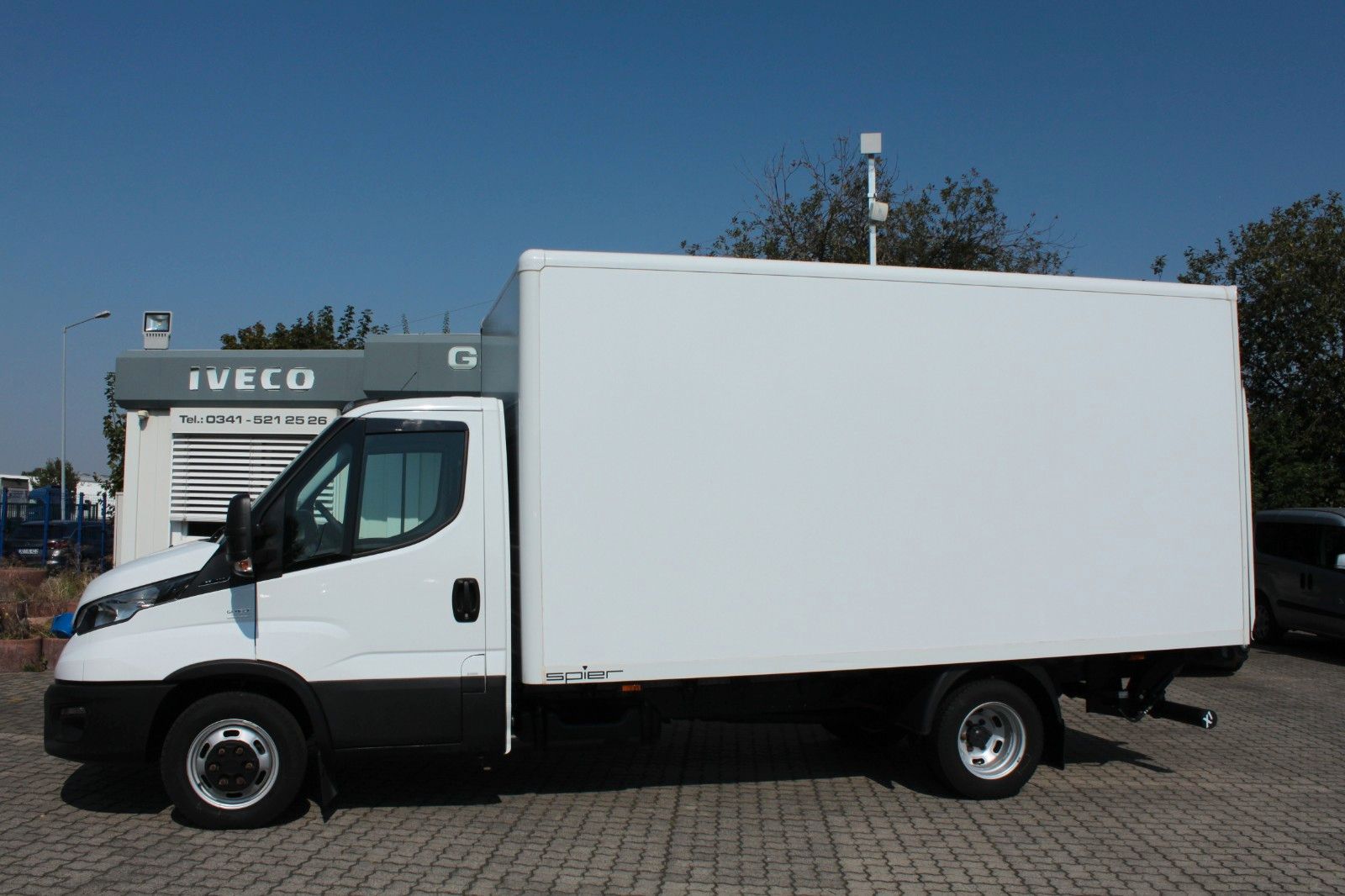 Fahrzeugabbildung Iveco Daily 35 C16 Koffer LBW