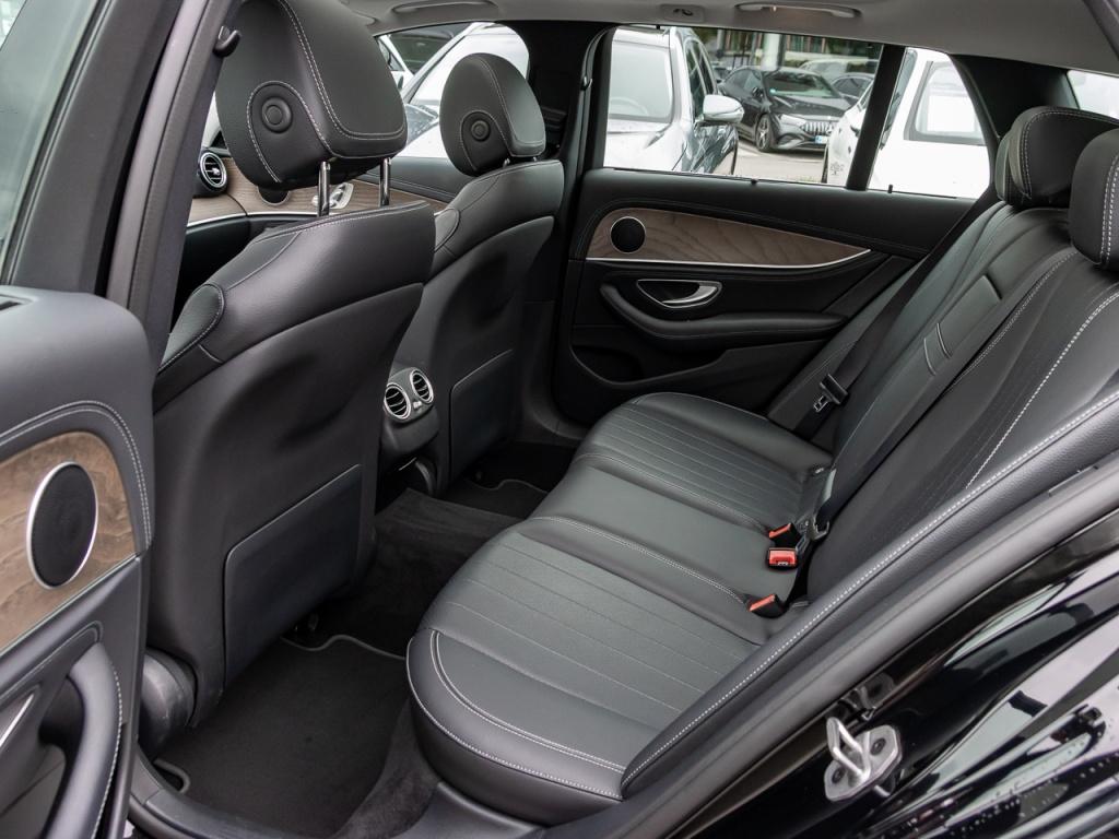 Mercedes-Benz E 220 d T Exclusive *AHK*Cam*LED*Pano*StandHzg*