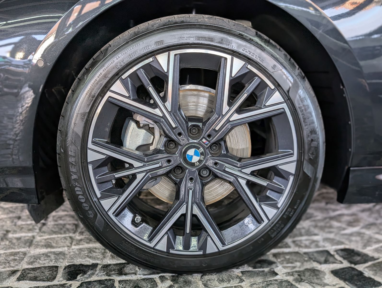 Fahrzeugabbildung BMW 118 d M Sport SHADOW PANO KAM LEDER APP LED 18"