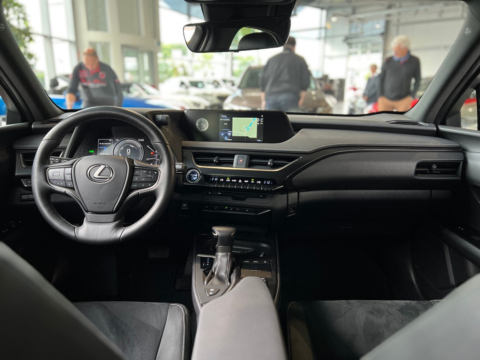 Fahrzeugabbildung Lexus UX 250h Launch Edition ACC RFK LED NAV