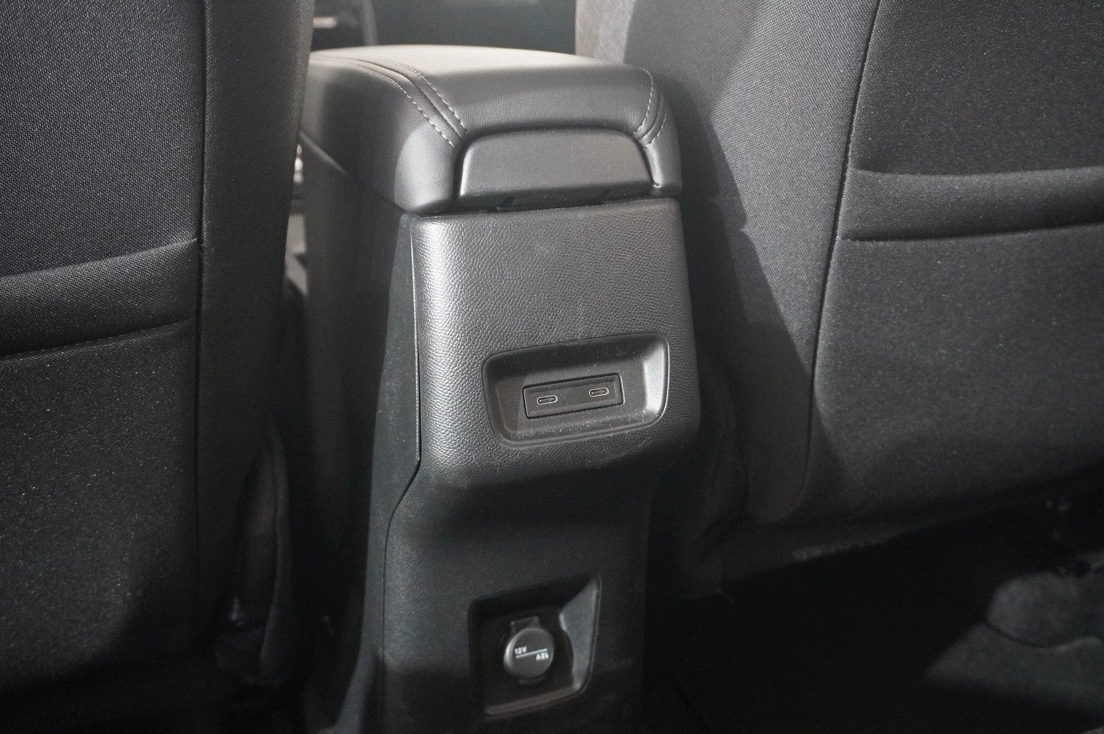 Fahrzeugabbildung Citroën C3 Aircross 1.2 HYBRID PLUS DSC NAVI/LED/KAMERA