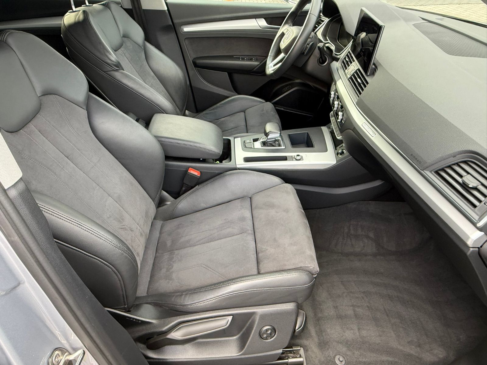 Fahrzeugabbildung Audi Q5 Sportback 40 TDI quattro advanced