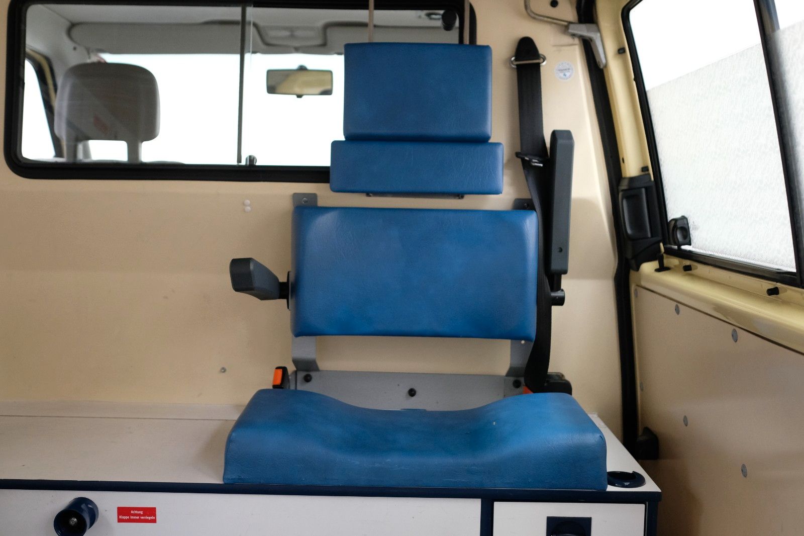 Fahrzeugabbildung Volkswagen T4 LANG EX-KRANKENWAGEN 2,5L STANDHEIZUNG