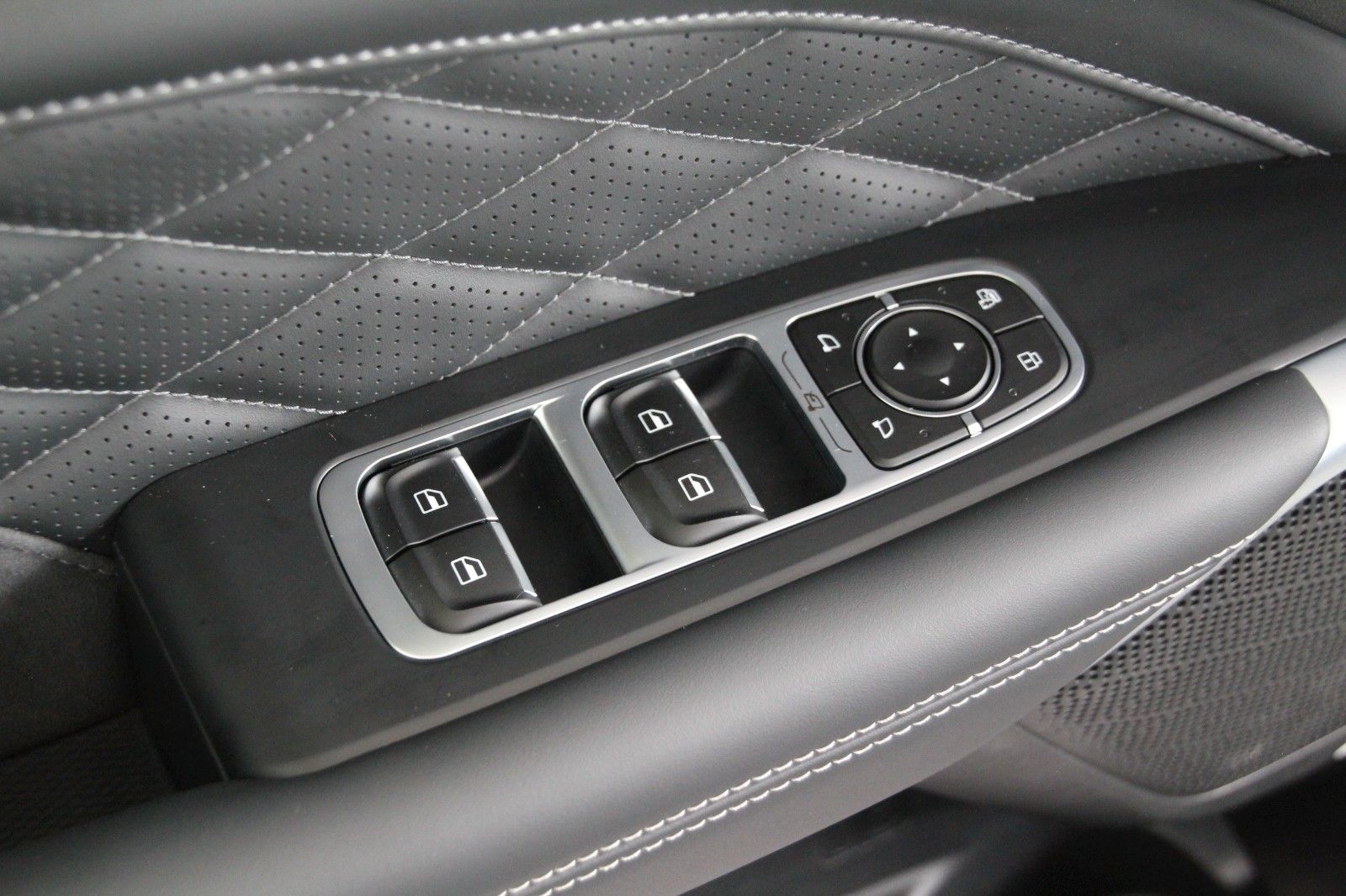 Fahrzeugabbildung GWM WEY03 LUXURY 4WD PHEV Pano, Sitzk., Winter