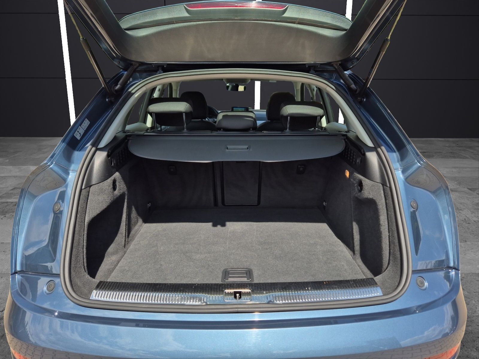 Fahrzeugabbildung Audi Q3 1.4 TFSI Sport AZV, Navi, Xenon