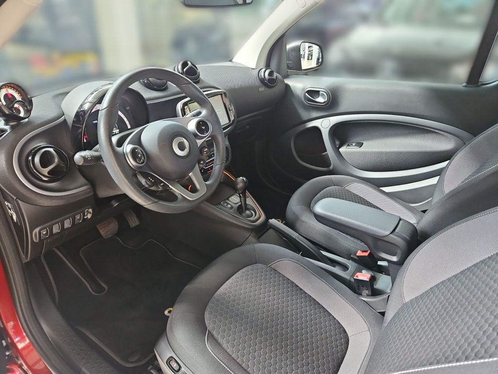 Fahrzeugabbildung Smart EQ ForTwo Pano Tempomat Navi LED SHZ SpurH KAM