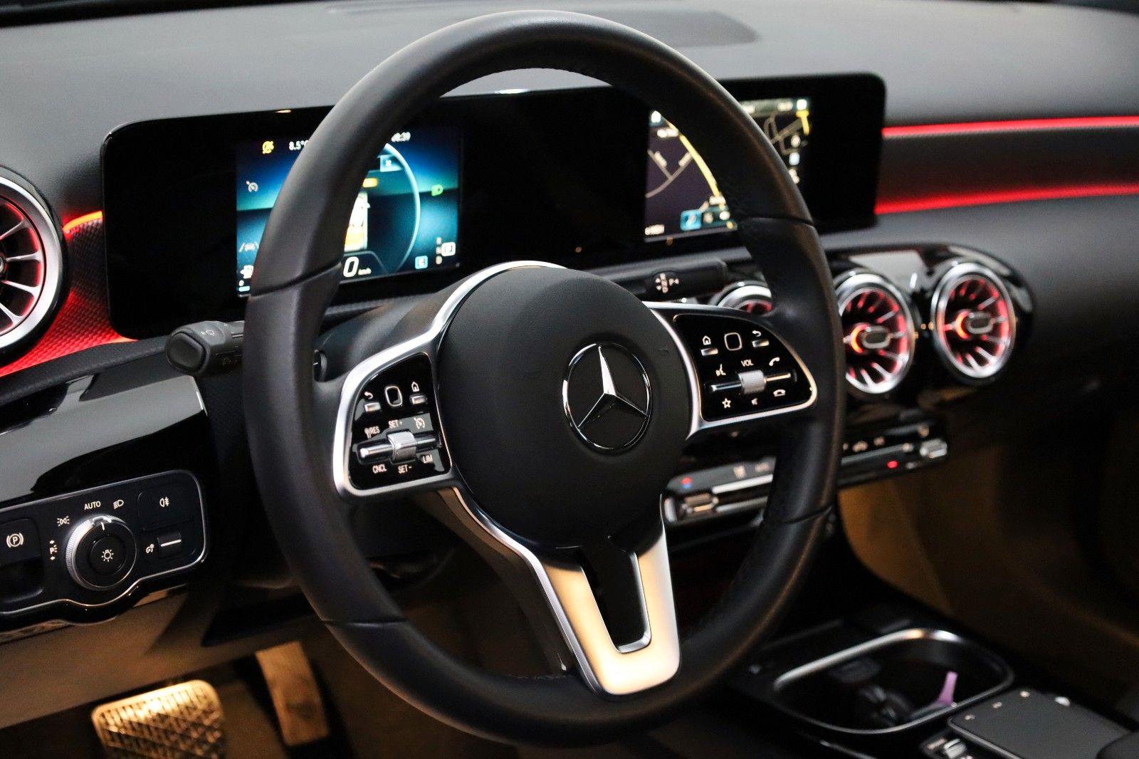 Fahrzeugabbildung Mercedes-Benz A 220d Lim. Progressive T.Leder,Navi,LED,SH,Park