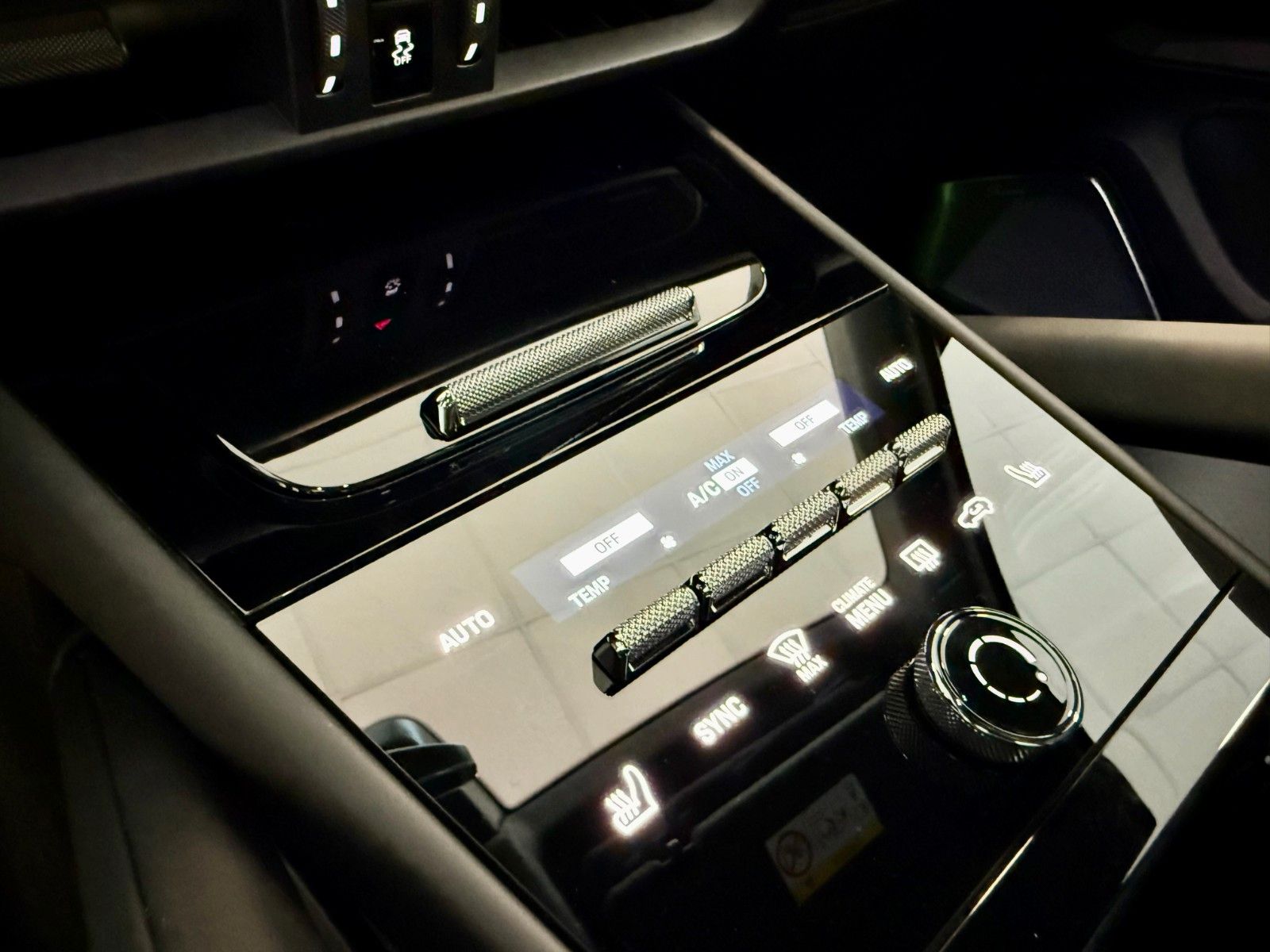 Fahrzeugabbildung Porsche Cayenne GTS PTS-Farbe/CarbonDesign/HUD/Burmester