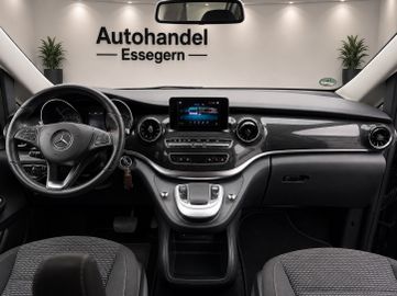 Mercedes V 220 - 12