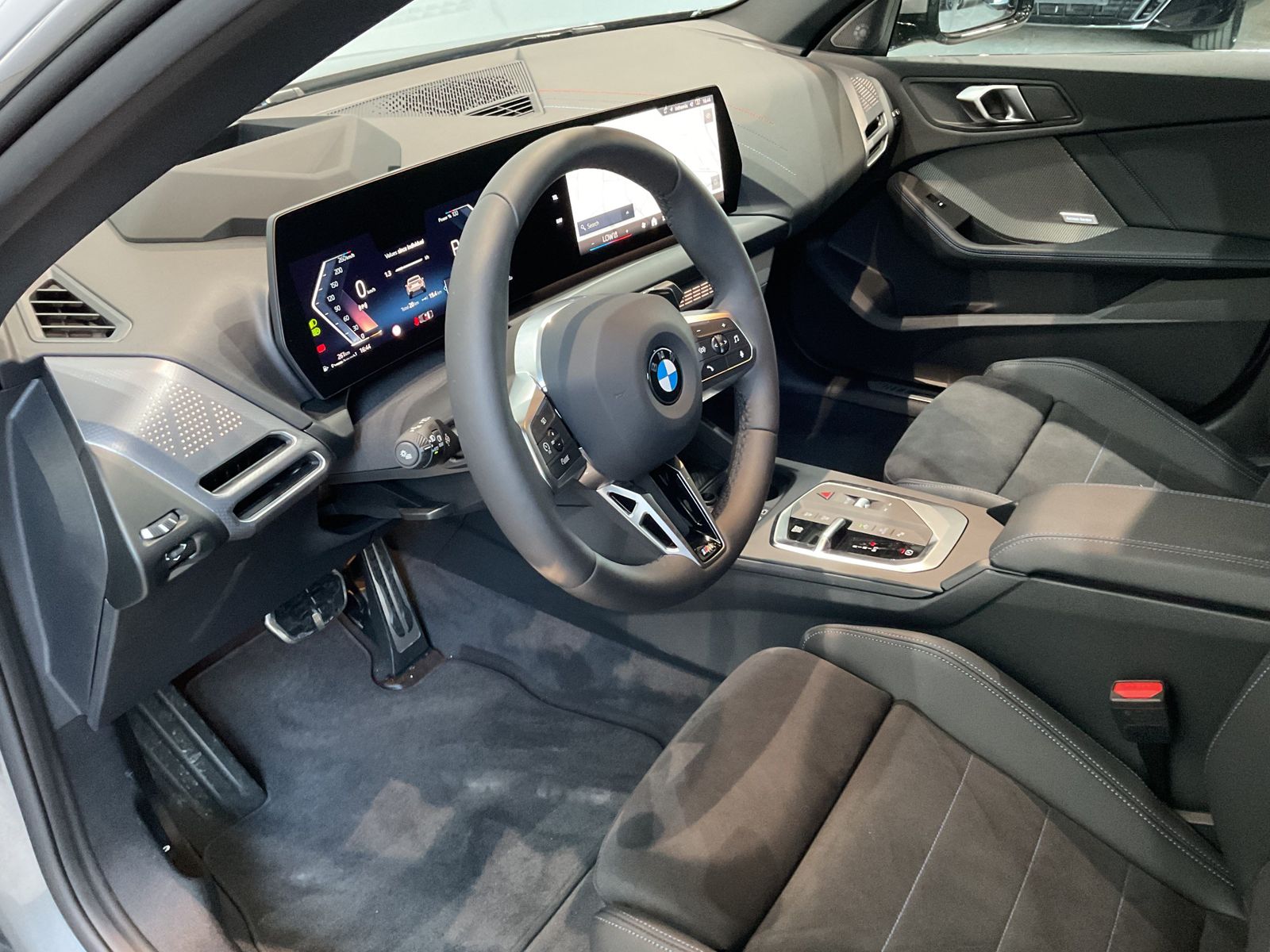 Fahrzeugabbildung BMW 220 Head-Up, Harman/Kardon, Lenkradheizung DAB