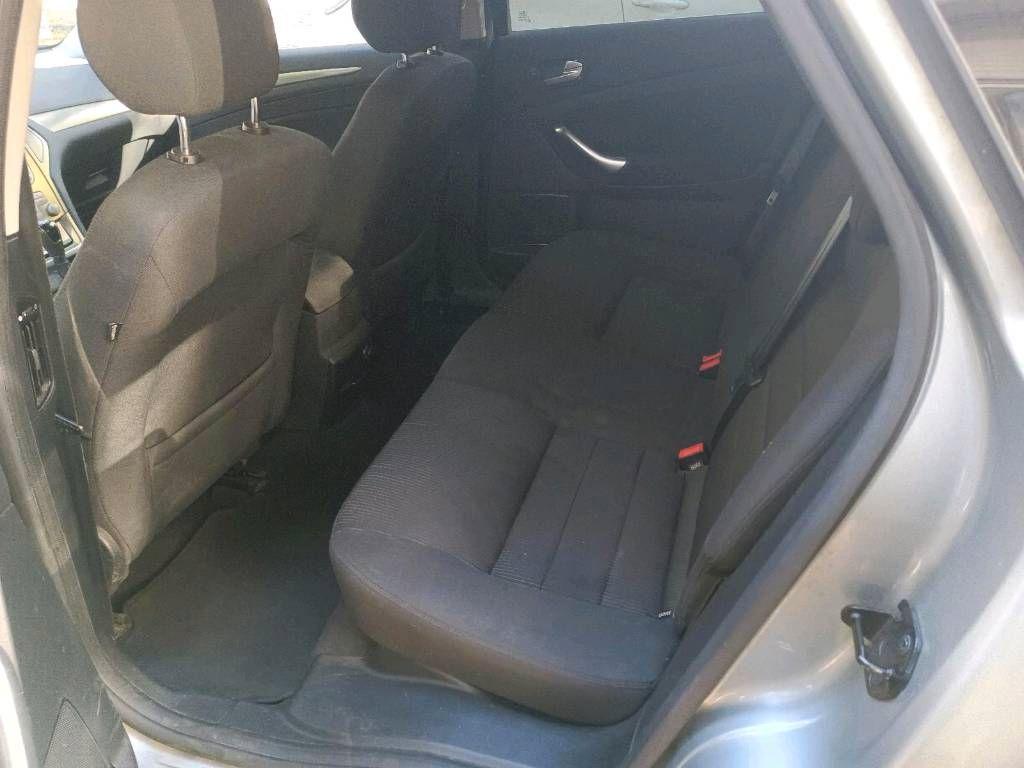 Ford Mondeo 2010 — салон