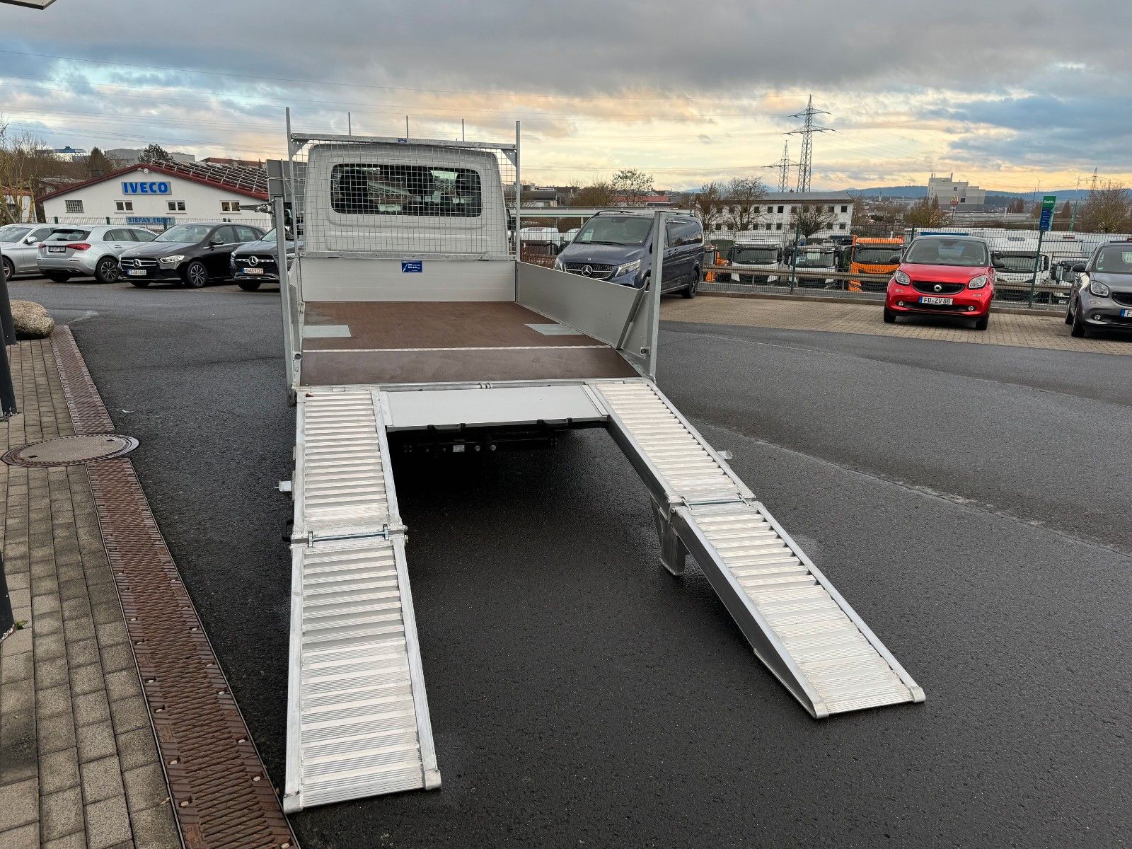 Fahrzeugabbildung Iveco Daily 35S16 HA8 *Rampen*L3.500mm*Automatik*AHK*