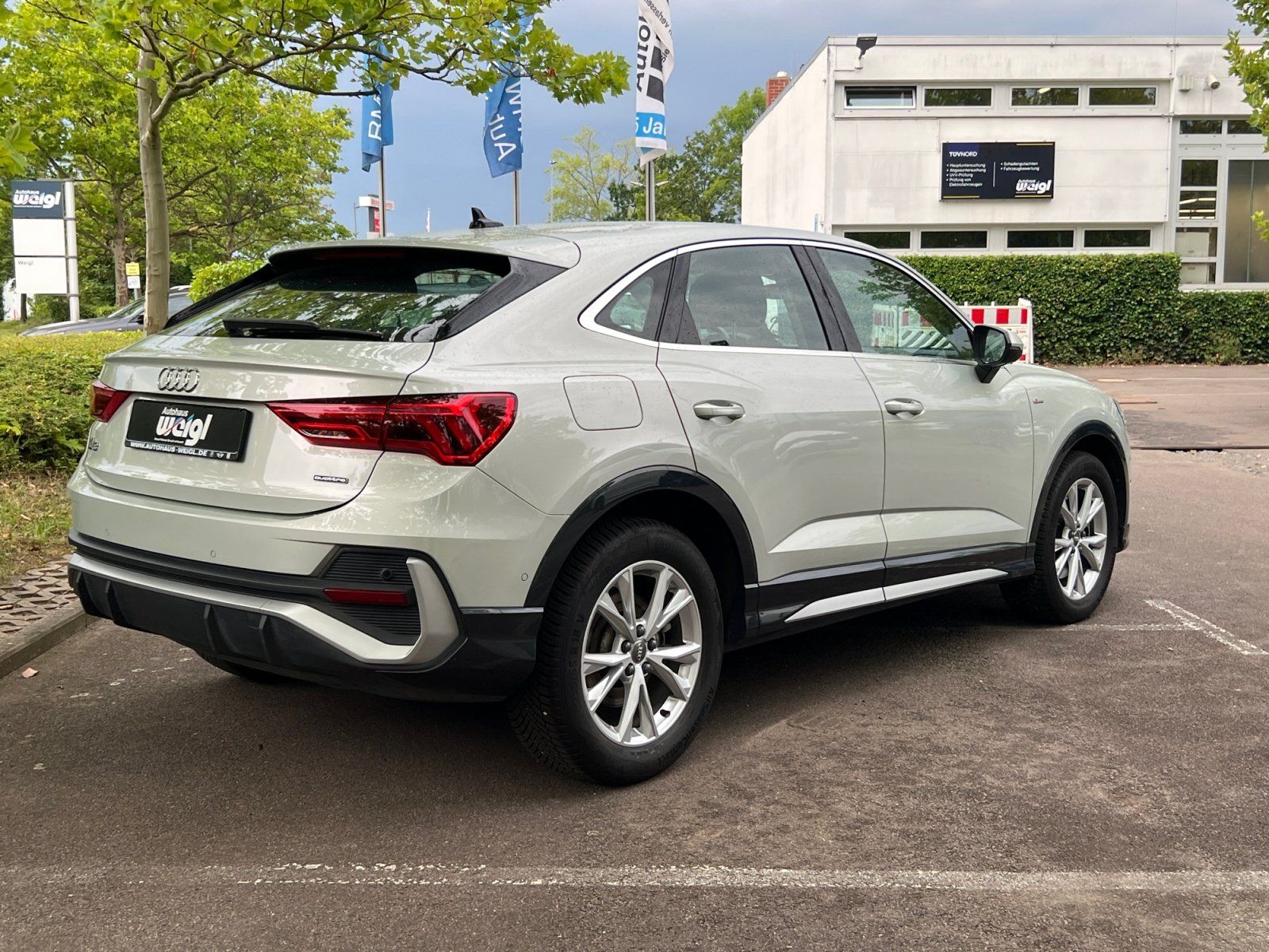 Fahrzeugabbildung Audi Q3 40 TFSI Sportbach Qua. +Komfortzugang+Allrad