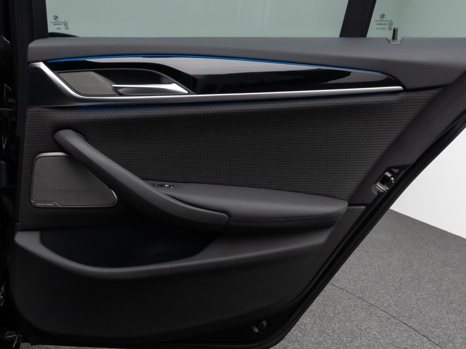 Fahrzeugabbildung BMW 530e H/K DAB AHK Komfort Alarm 4xKlima 18Zoll