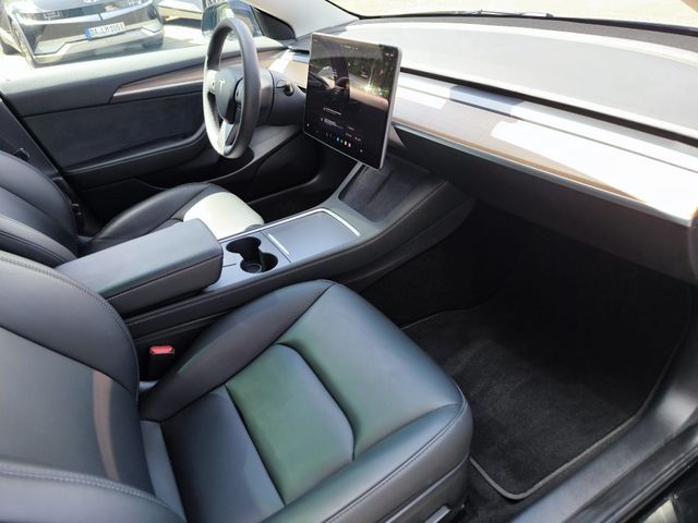 Fahrzeugabbildung Tesla Model 3 PERFORM AWD PANO+NAVI+STDHZ+LED+SHZ+KAM+