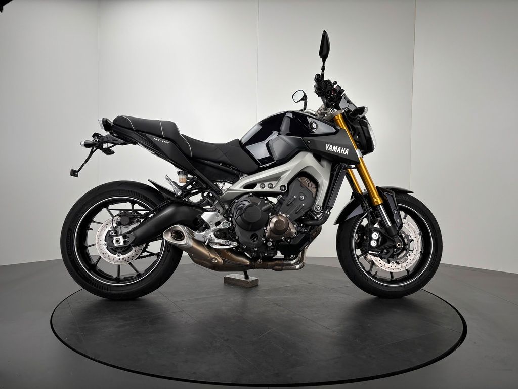 Fahrzeugabbildung Yamaha MT-09 *TOP-ZUSTAND *2. HAND *SERVICE NEU