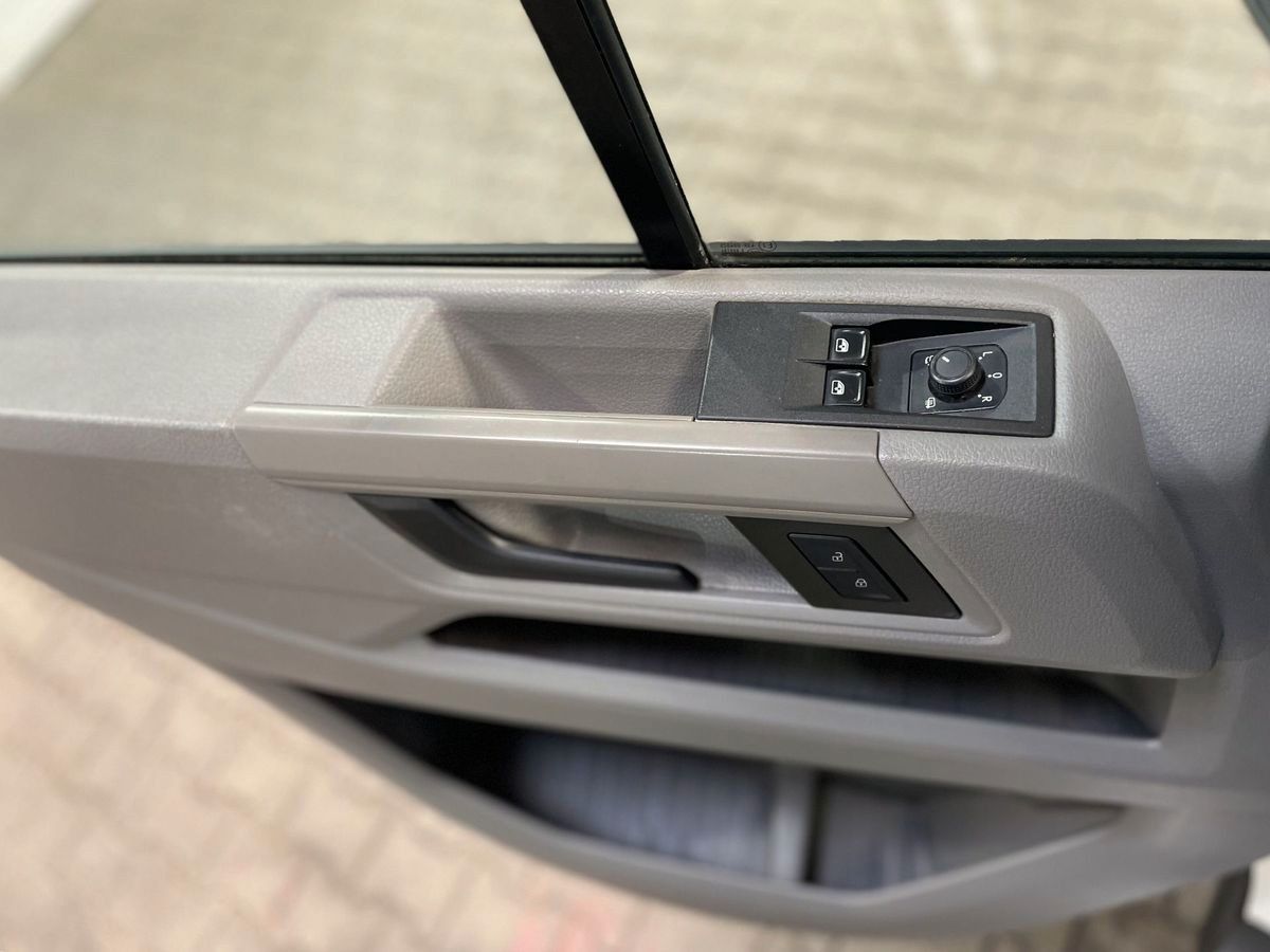 Fahrzeugabbildung Volkswagen Crafter Kasten 35 mittell Hochdach  #Kamera#AHK