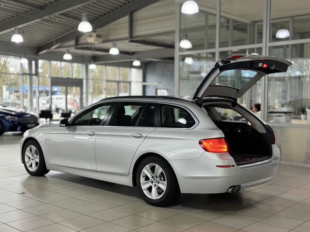 Fahrzeugabbildung BMW 520d Panorama PDC Xenon Sitzhzg NaviPro Tempomat