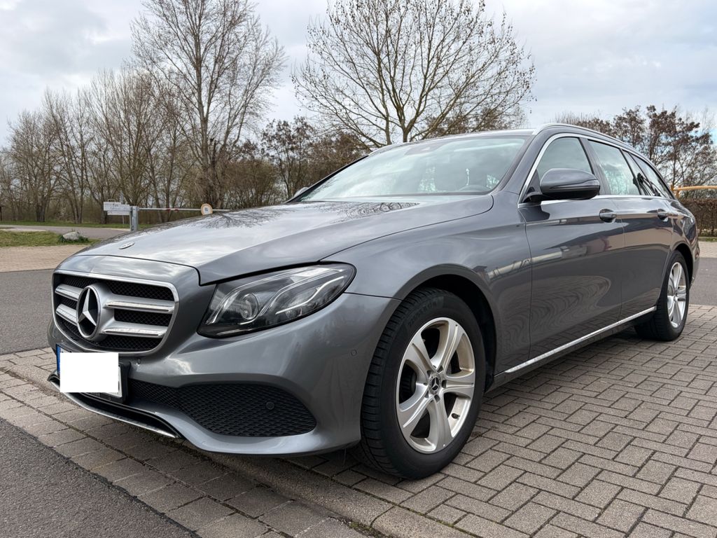 Image of Mercedes-Benz E 220