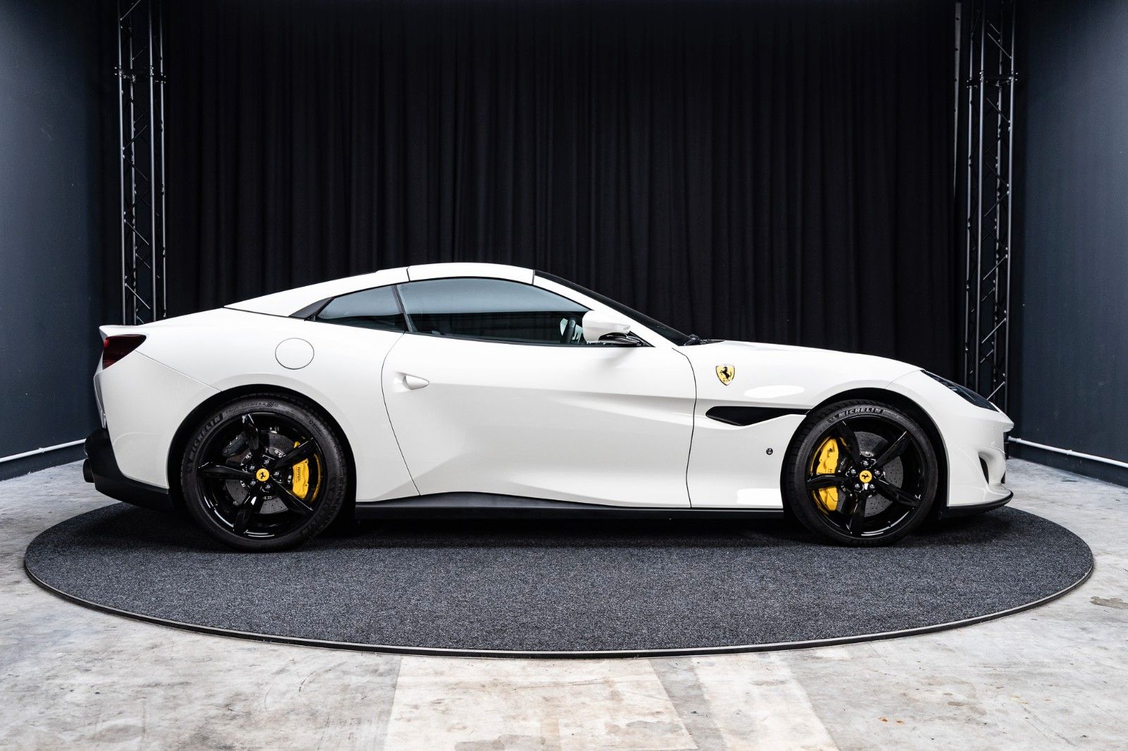 FERRARI Portofino 3.9 T V8 DCT · 5.660 km · Carbon-Lenk – Bild 7