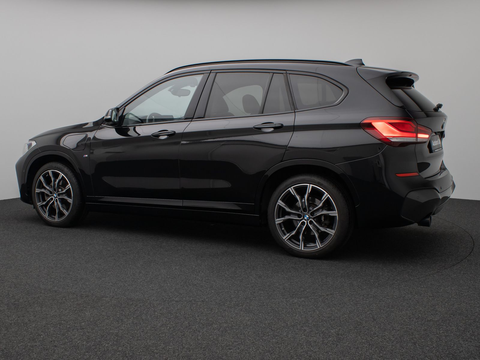 Fahrzeugabbildung BMW X1 xD25e MSport Panorama Kamera HUD DAB HiFi AHK