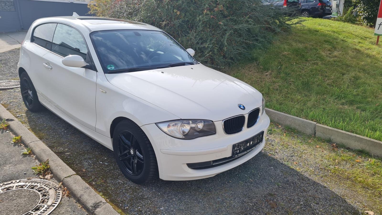 BMW 1 Limousine 116 i Automatik Klima + Glasdach