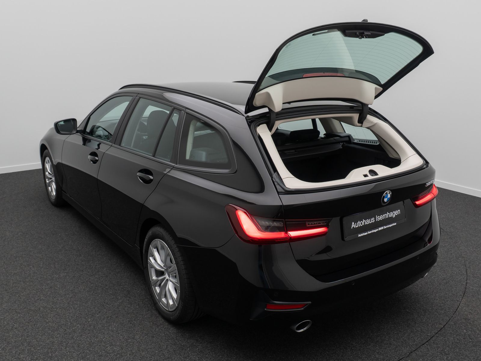 Fahrzeugabbildung BMW 320d DAB CockPitPro PDC DrivingAssist Alarm LED