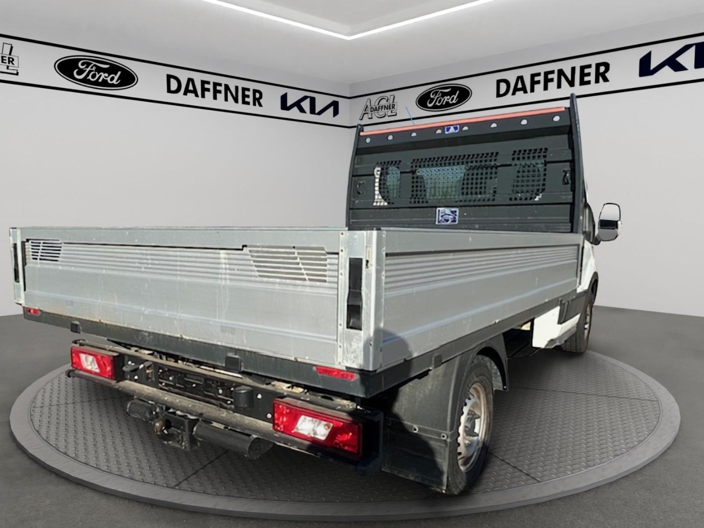 Fahrzeugabbildung Ford Transit Pritsche 350 L2 Einzelkabine Basis AHK A