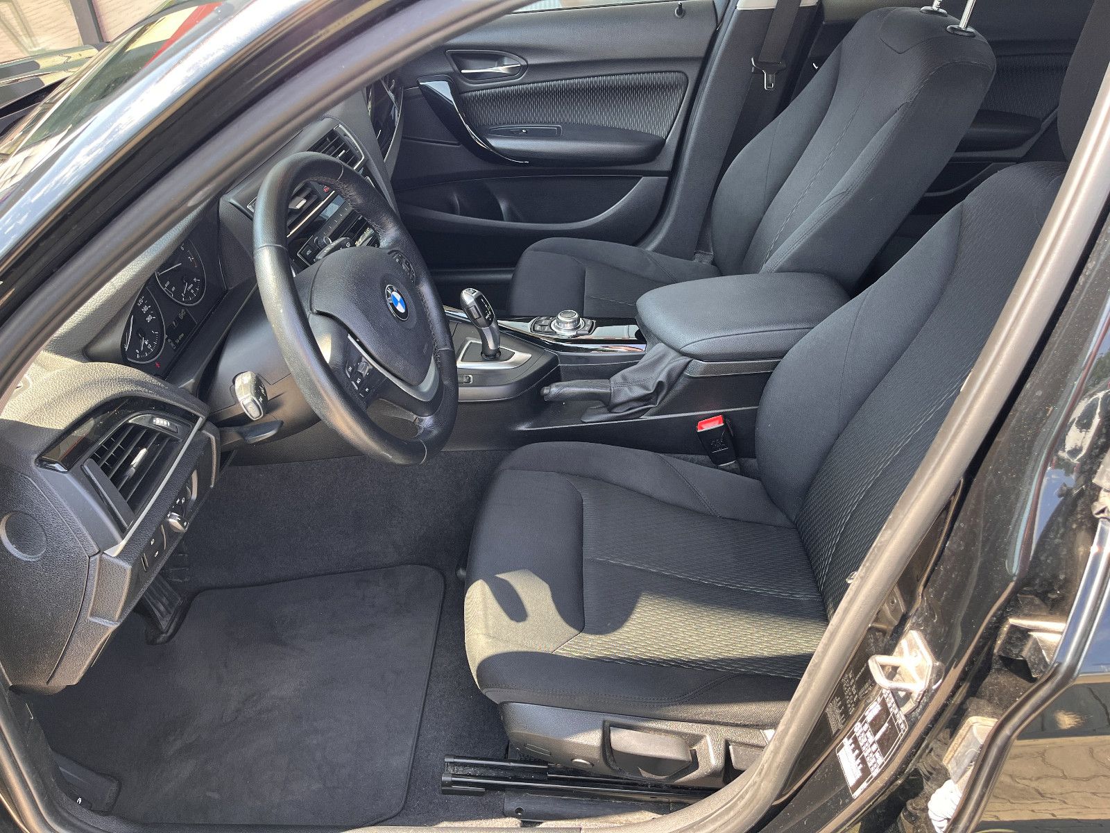 Fahrzeugabbildung BMW 118 1 Limousine 5-trg. 118 i Advantage Automatik