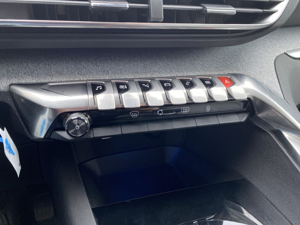 Fahrzeugabbildung Peugeot 3008 PureTech 130 S&S GPF Allure *Navi*Rückfahrk