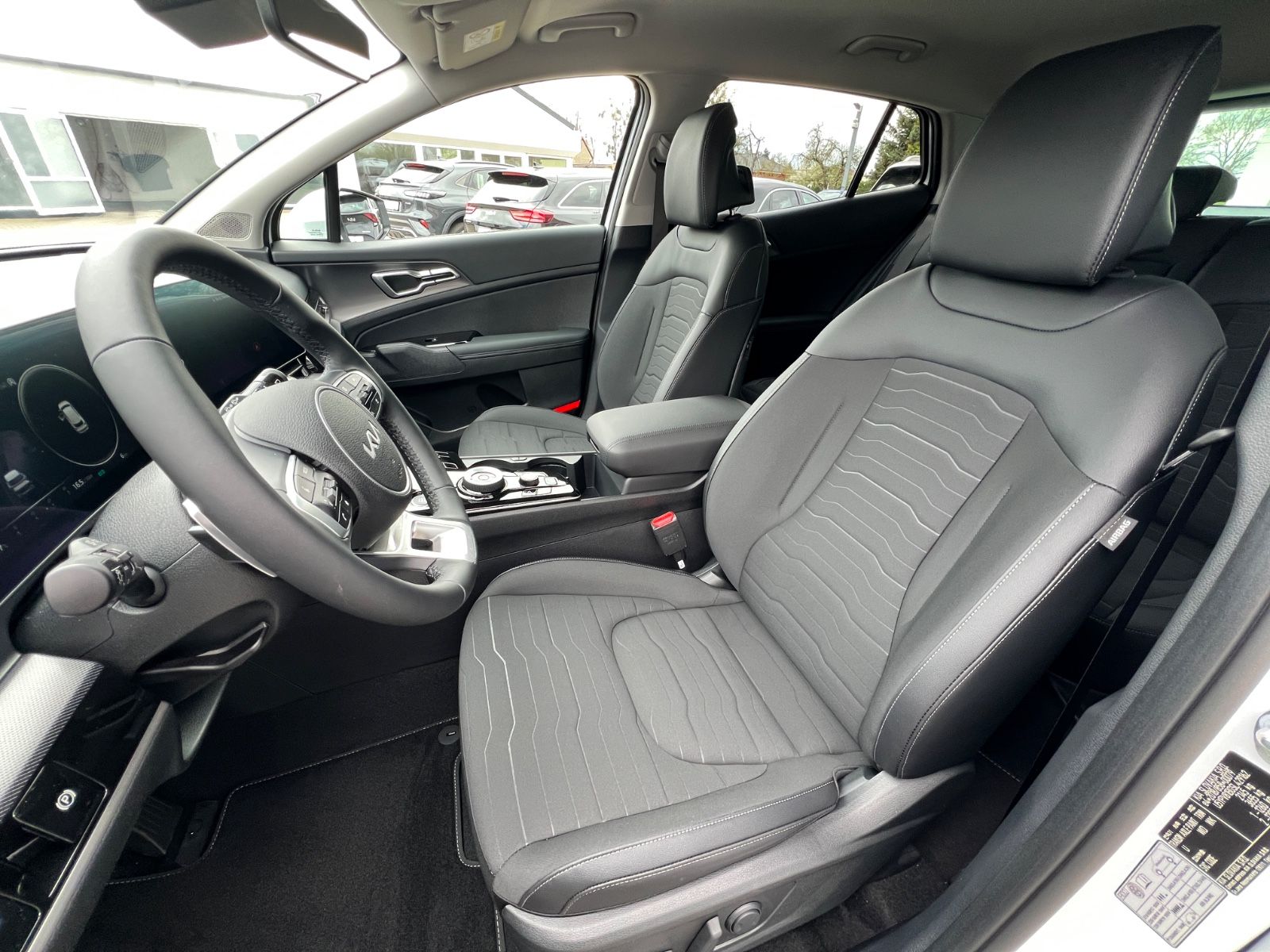 Fahrzeugabbildung Kia SPORTAGE 1.6T 48V 2WD DCT ULTIMATE EDITION