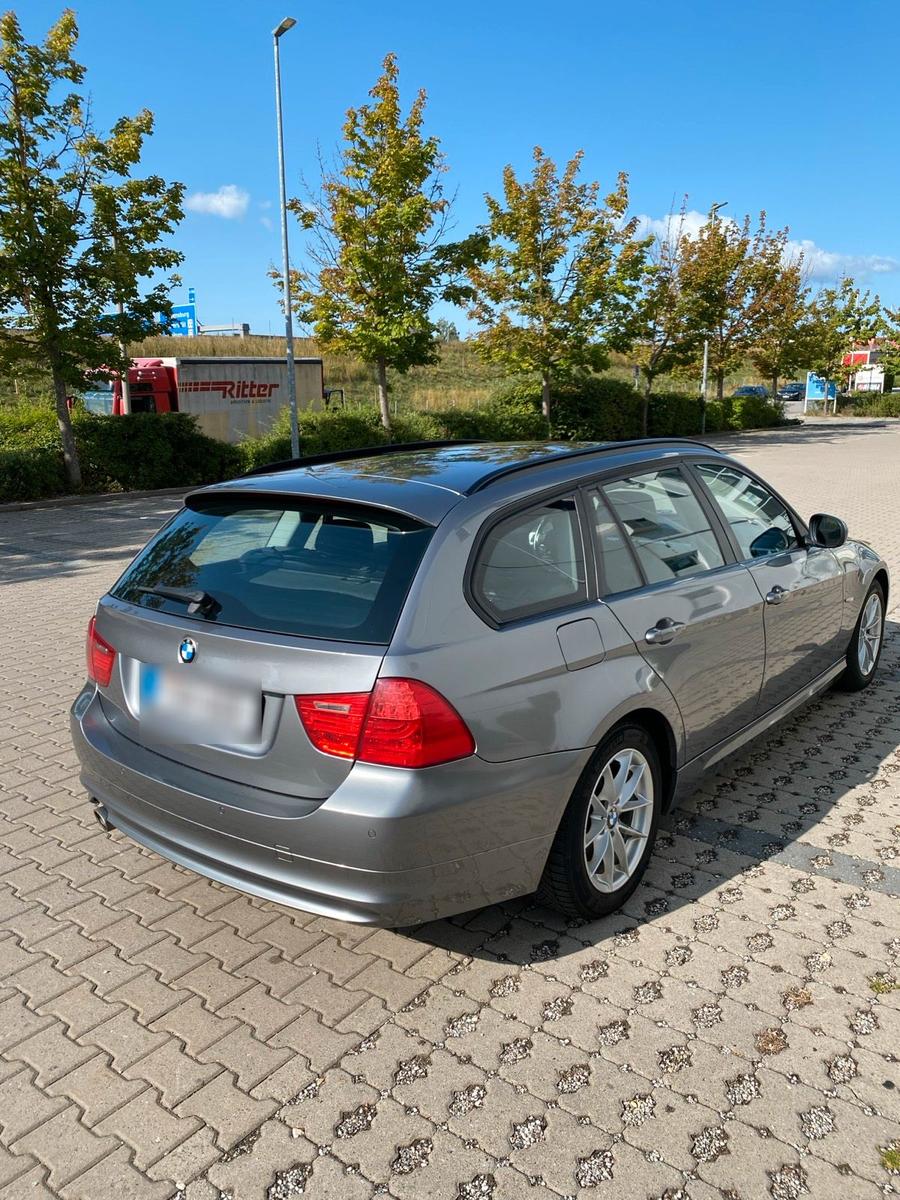 BMW 320 2011 — engine 184 HP (135kW)