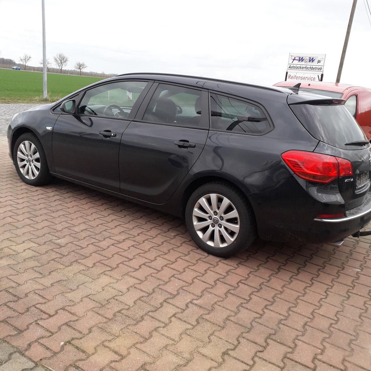 Opel Astra J Sports Tourer Style