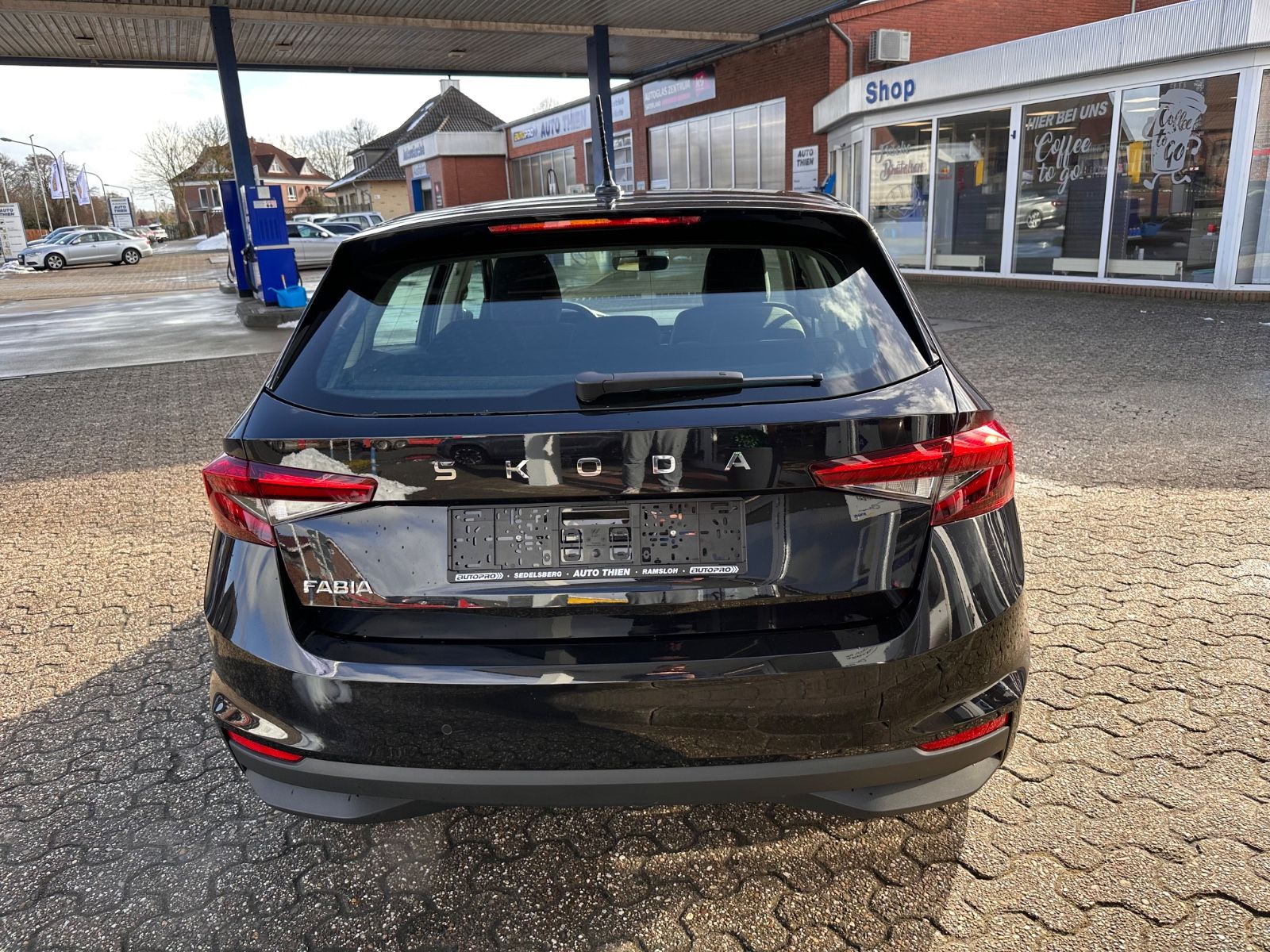 Fahrzeugabbildung SKODA Fabia Selection 1.0 TSI DSG LED/GRA/SHZG/APP