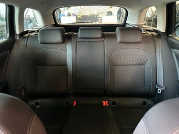 Skoda Superb Combi Style 4x4 *SZHZ*PDC*AHK*NAVI*KLIMA*
