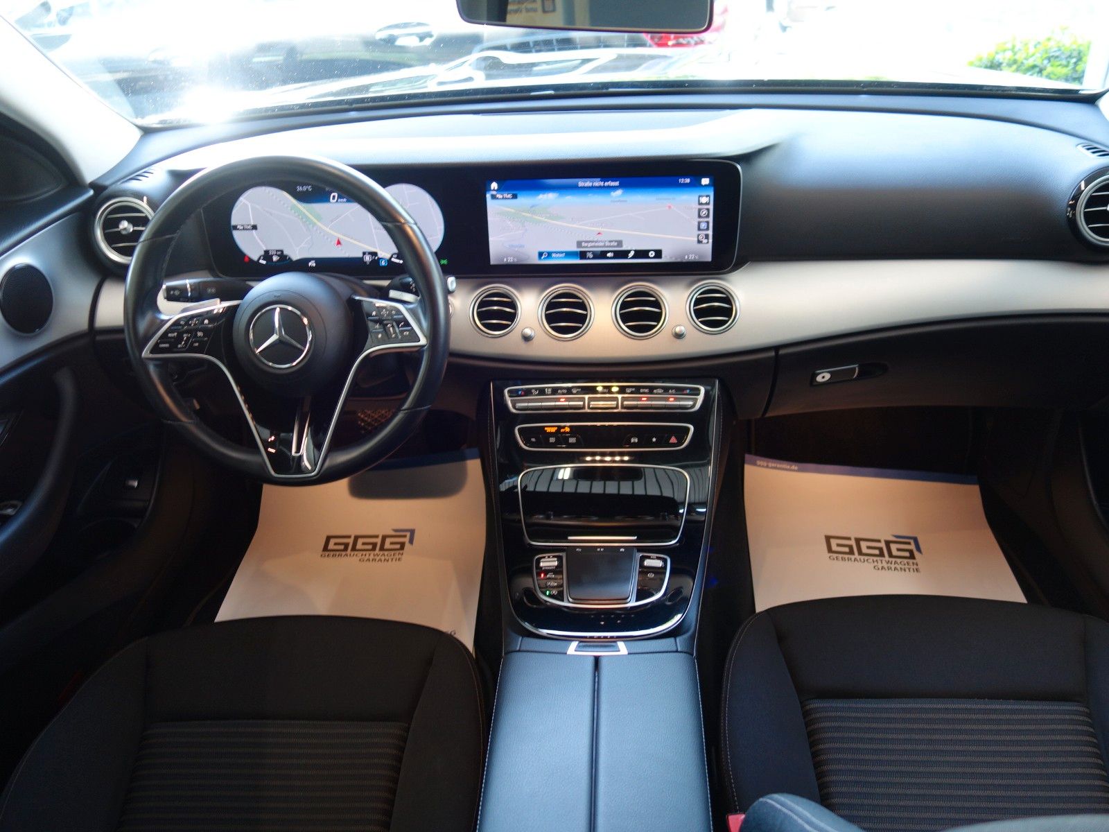 Mercedes-Benz E 220 D 9G-TRONIC/Limousine/AVANTGARDE/1-HAND foto 21