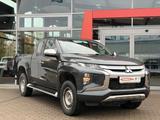 Mitsubishi L200 Basis Club Cab 4WD - graue Mitsubishi L200