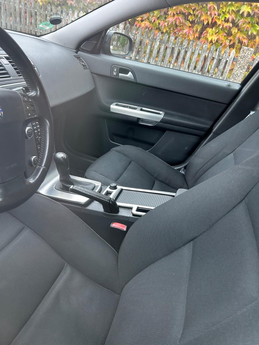 Volvo V50 2009 — interior