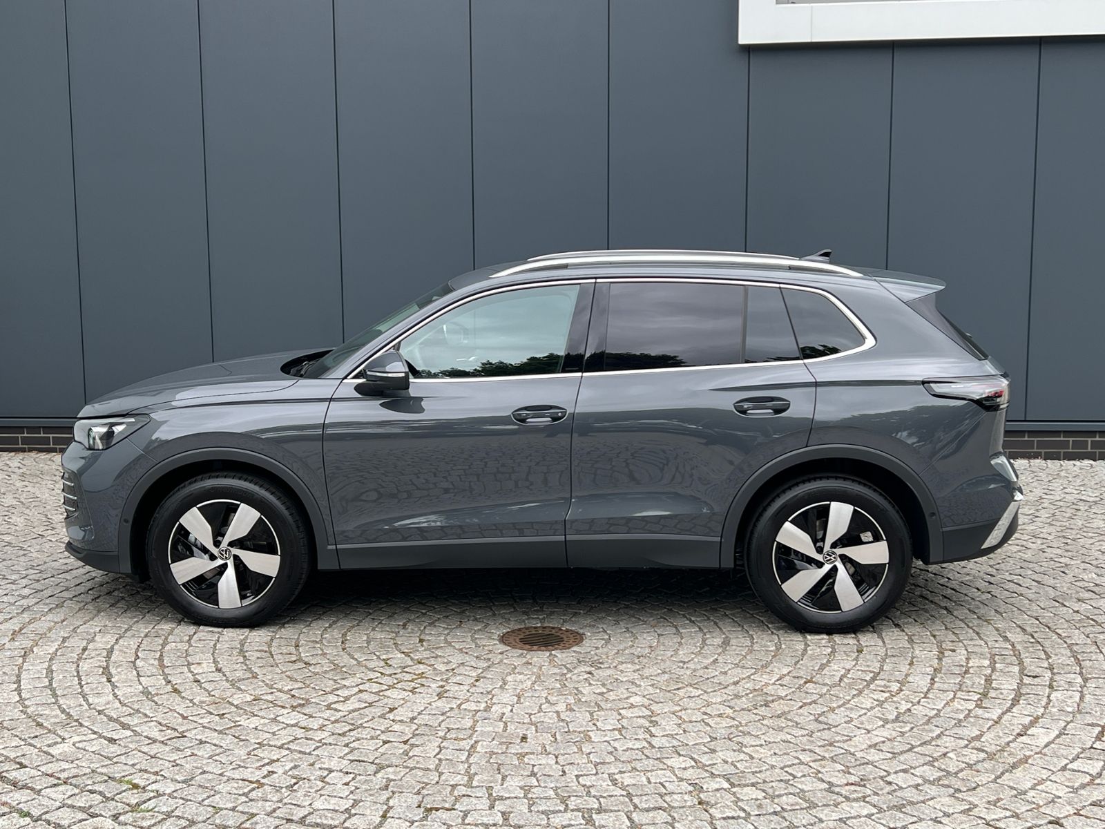 Fahrzeugabbildung Volkswagen Tiguan Elegance 2.0 TDI DSG *AHK, IQ.Light, 18'-