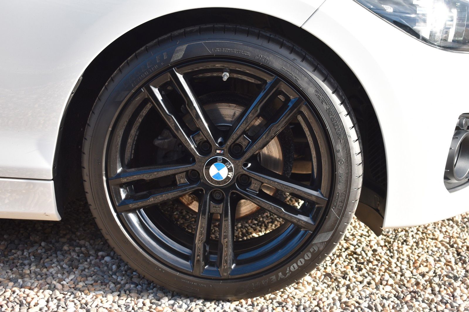 Fahrzeugabbildung BMW 118i Lim. Edition M Sport Shadow Navi Leder LED