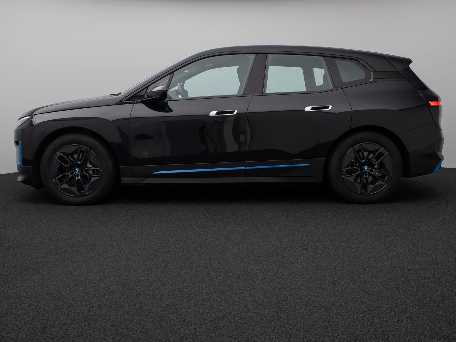 Fahrzeugabbildung BMW iX xD40 Panorama Kamera HiFi Komfort SkyLounge