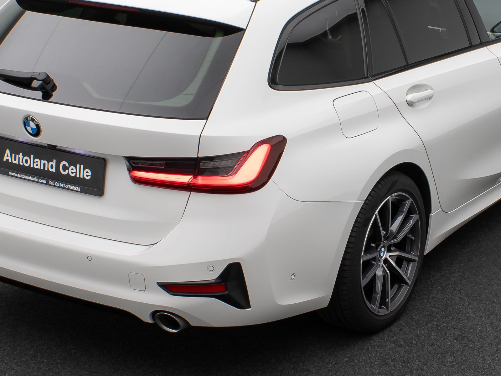 Fahrzeugabbildung BMW 320d Sport Line Kamera DAB HiFi DrivAssist Alarm