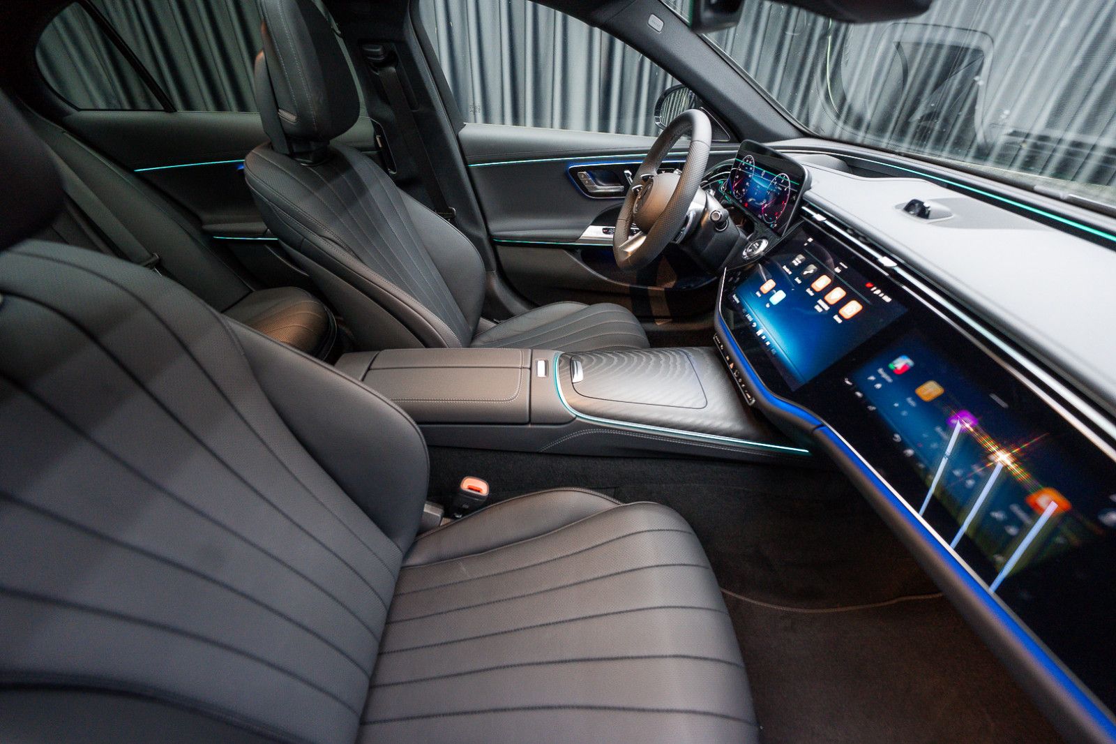 Fahrzeugabbildung Mercedes-Benz E 220d MY25*Premium Plus*Superscreen*20"*Leder-P