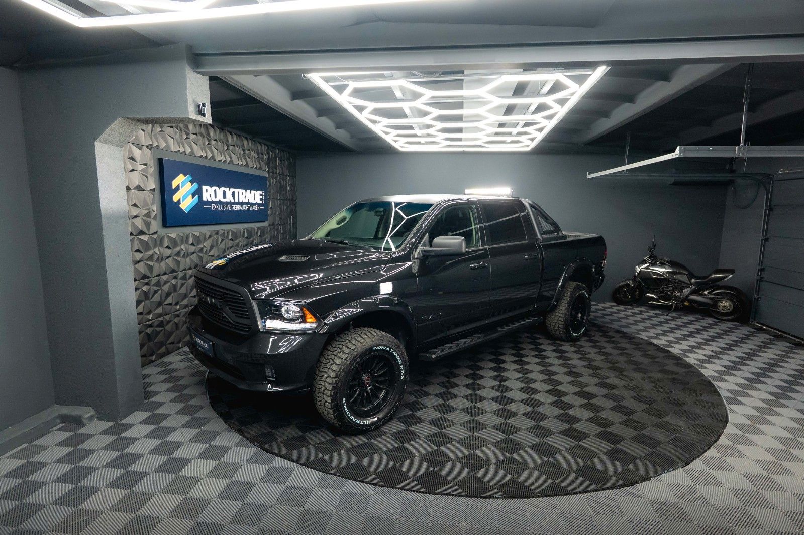 Fahrzeugabbildung Dodge RAM 5.7 V8 HEMI 4x4 Sport OFFROAD Night LONGBED