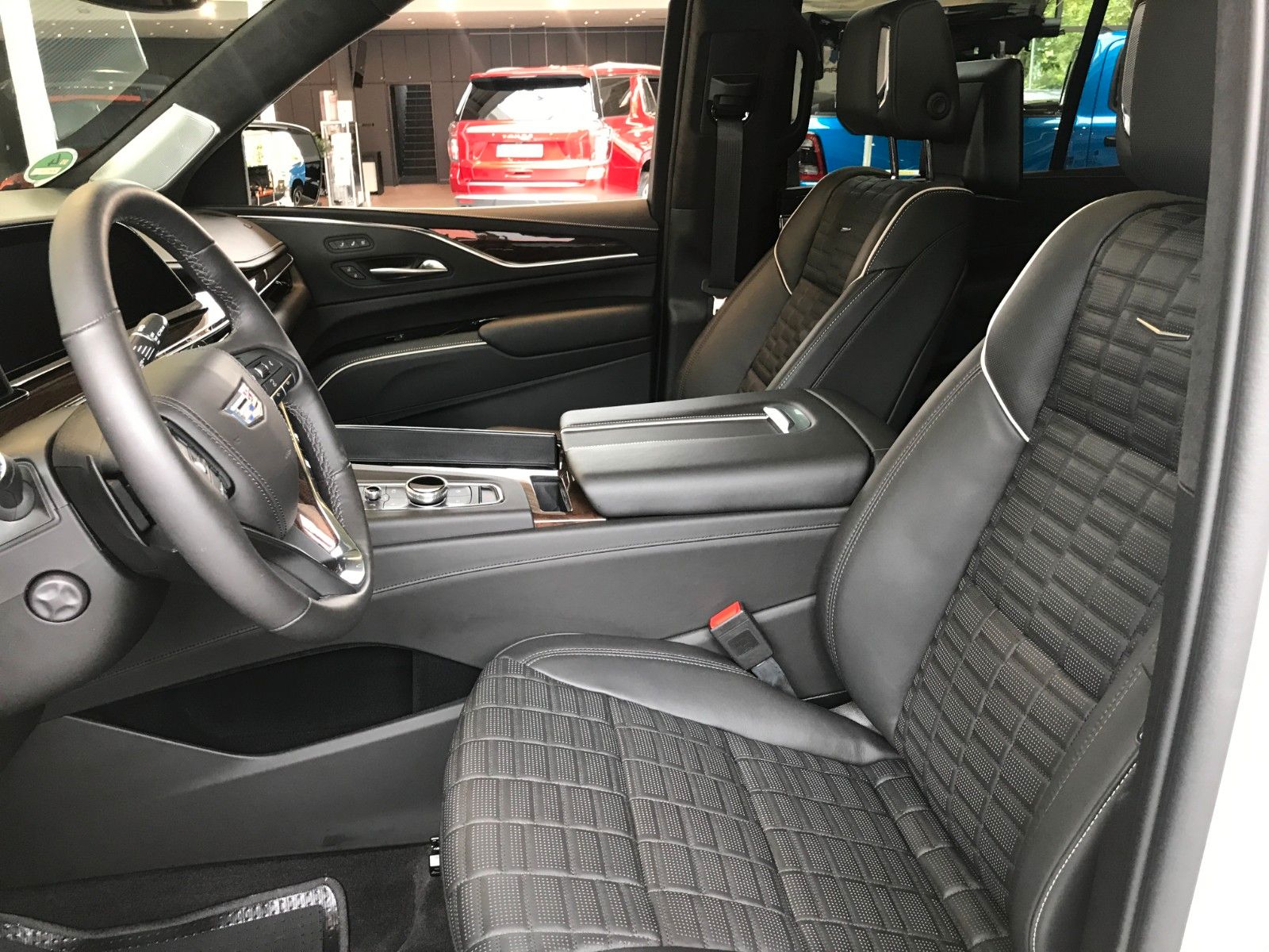 Fahrzeugabbildung Cadillac Escalade Sport Platinum 6.2 V8  4x4